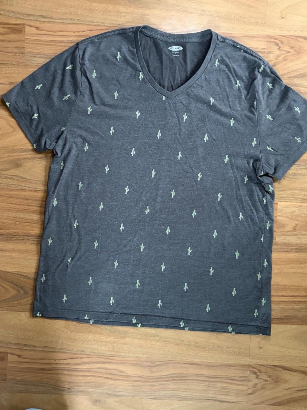 Men’s Old Navy Soft-Washed Cactus V-Neck Tee, Size L